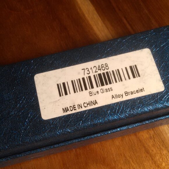 Blue Glass Silvertone Heart Bracelet - Picture 11 of 11